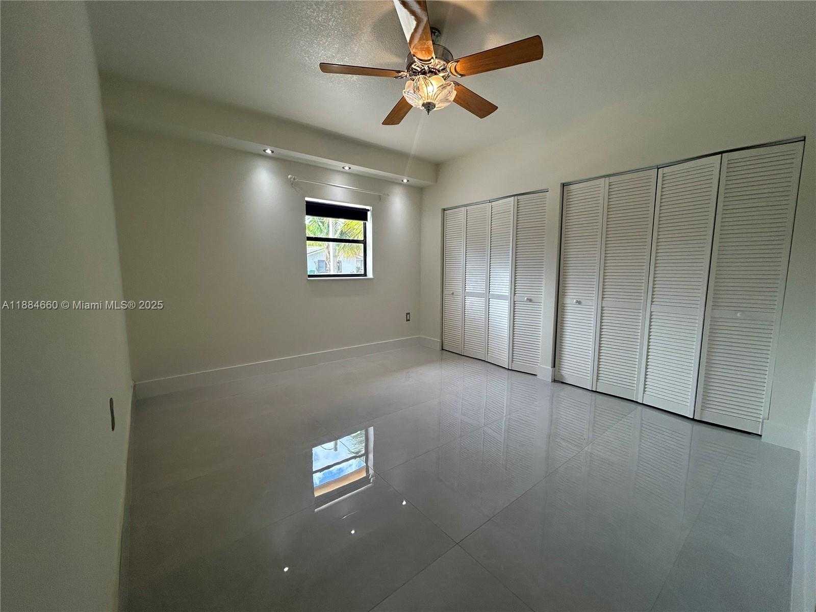 Small Image of 20627 NORTH EAST 9TH PL, Miami Number 10