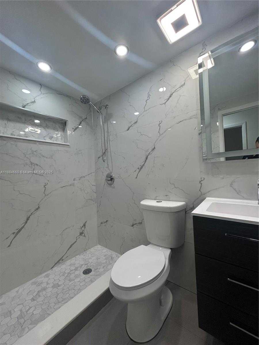 Small Image of 20627 NORTH EAST 9TH PL, Miami Number 11