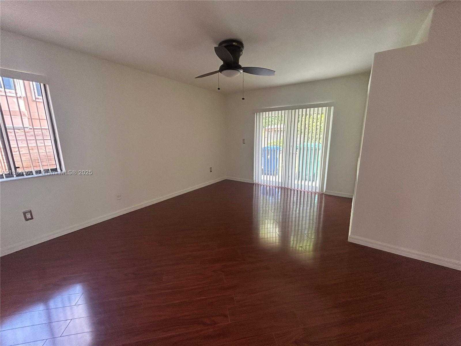 Small Image of 20627 NORTH EAST 9TH PL, Miami Number 13