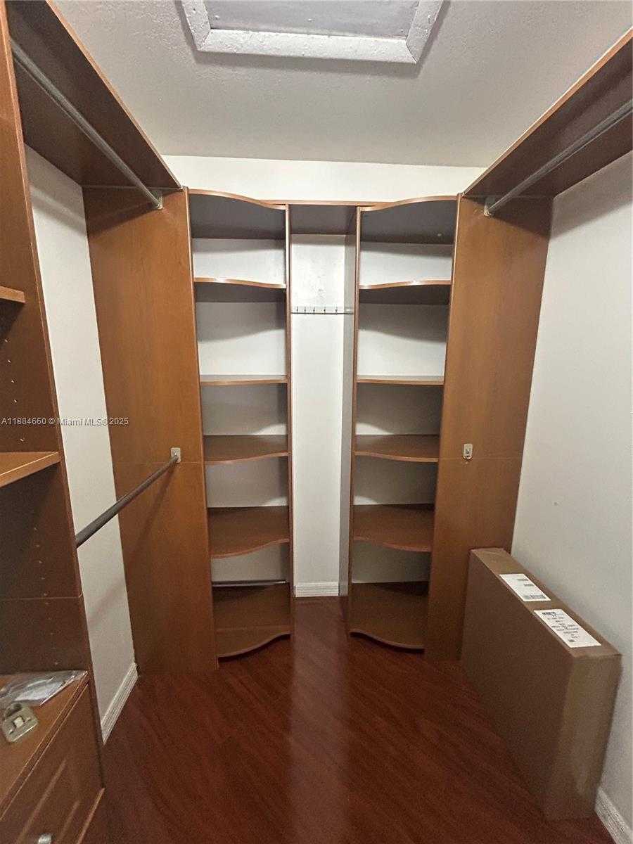 Small Image of 20627 NORTH EAST 9TH PL, Miami Number 14