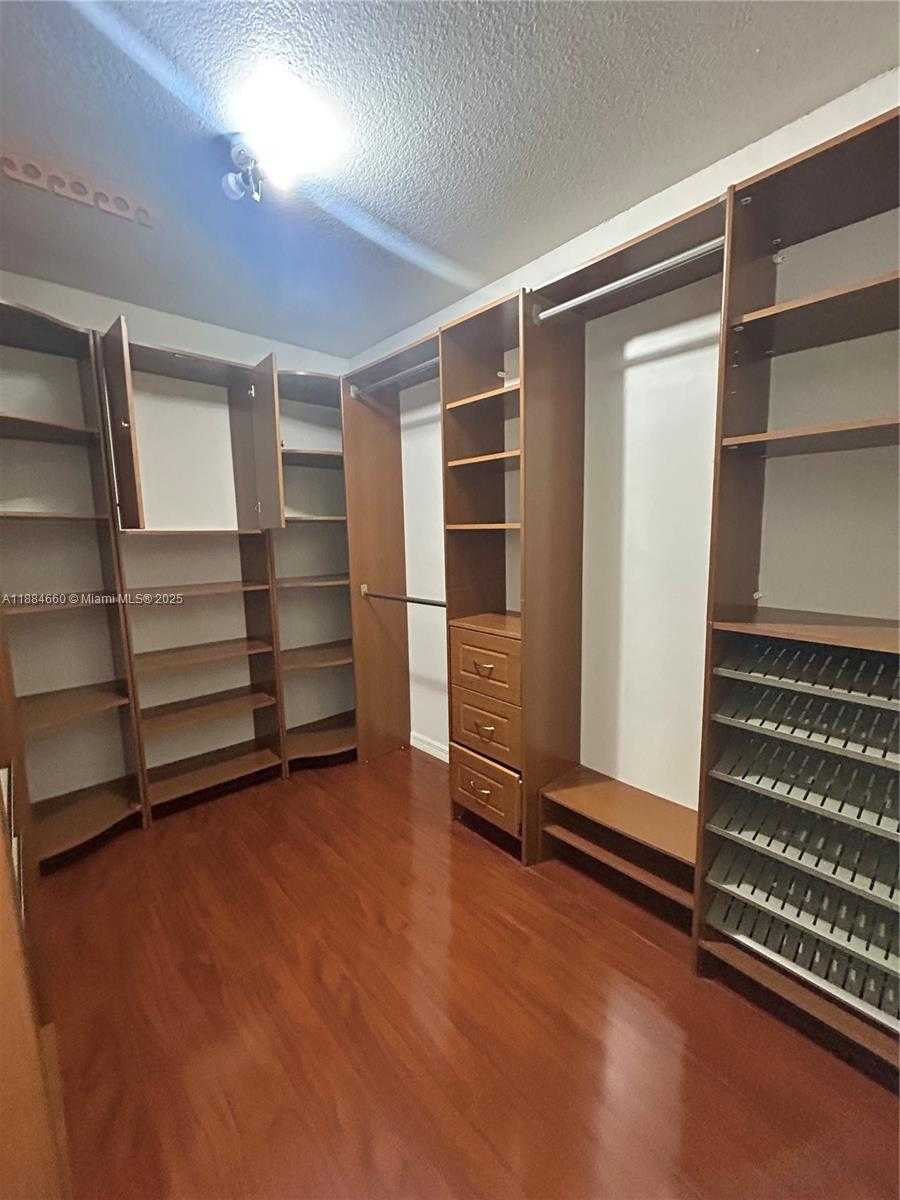 Small Image of 20627 NORTH EAST 9TH PL, Miami Number 15