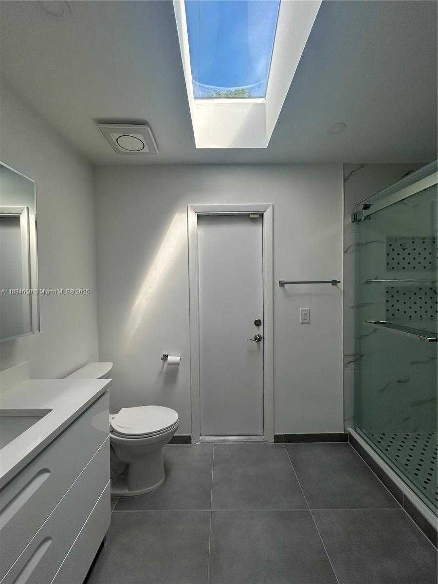 Small Image of 20627 NORTH EAST 9TH PL, Miami Number 16