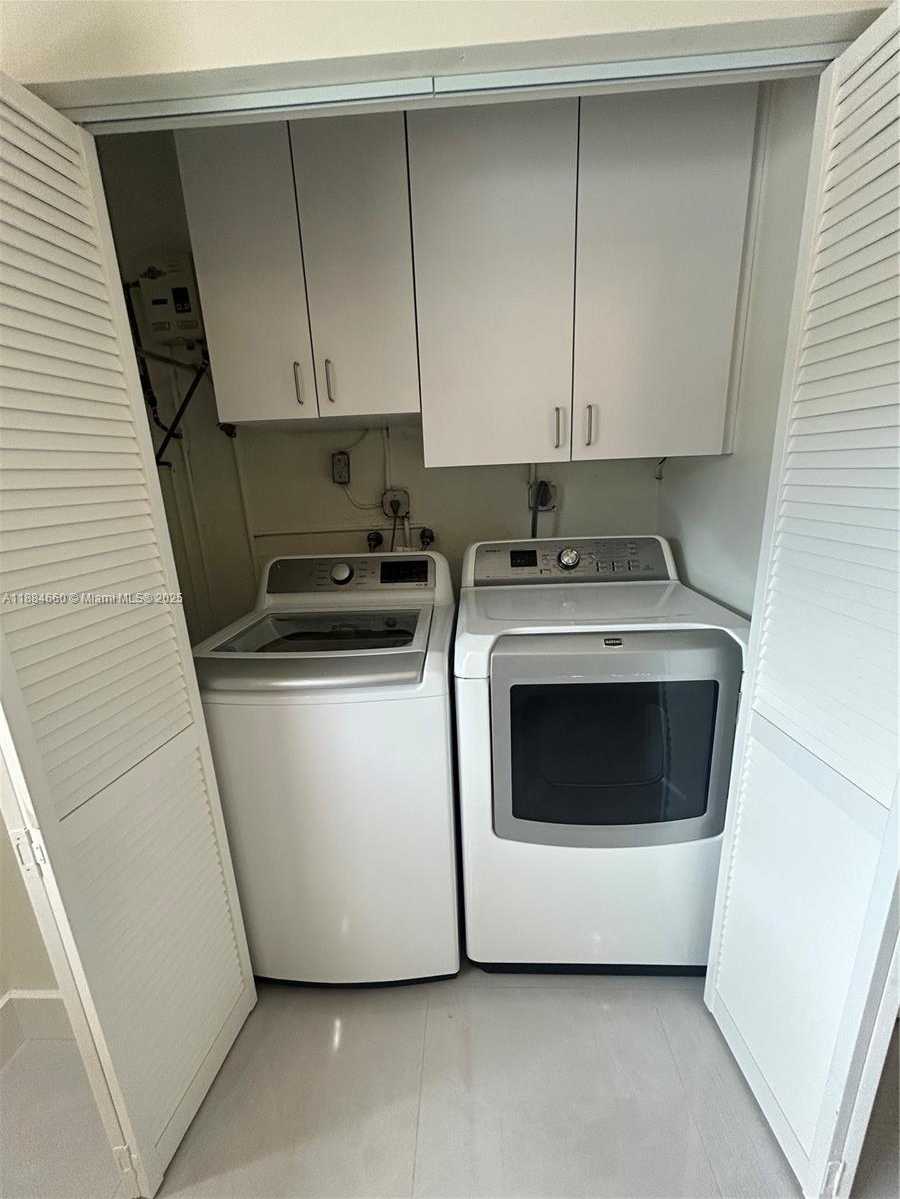 Small Image of 20627 NORTH EAST 9TH PL, Miami Number 17
