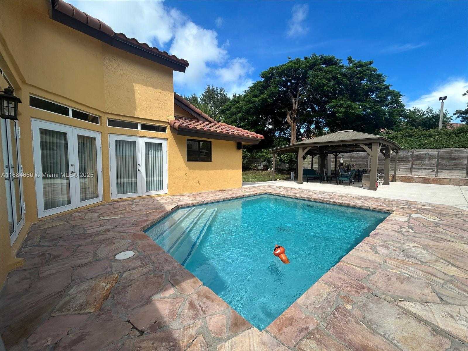 Small Image of 20627 NORTH EAST 9TH PL, Miami Number 19