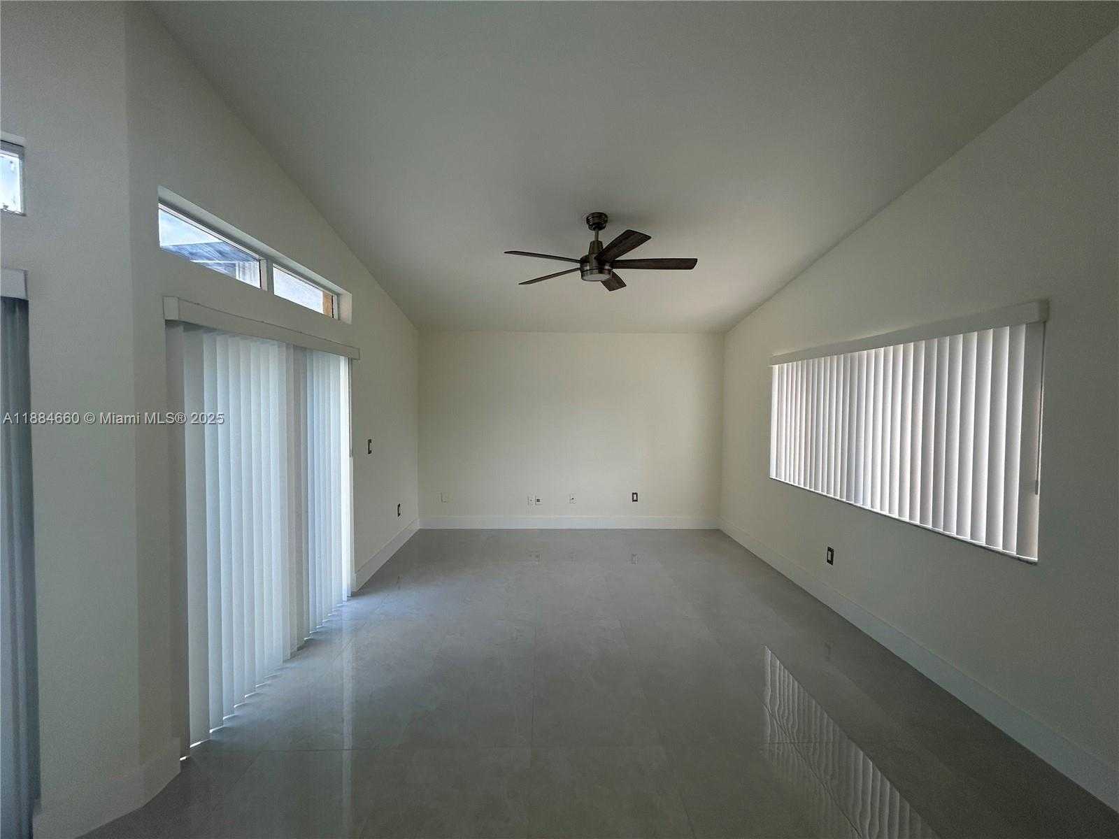 Small Image of 20627 NORTH EAST 9TH PL, Miami Number 2