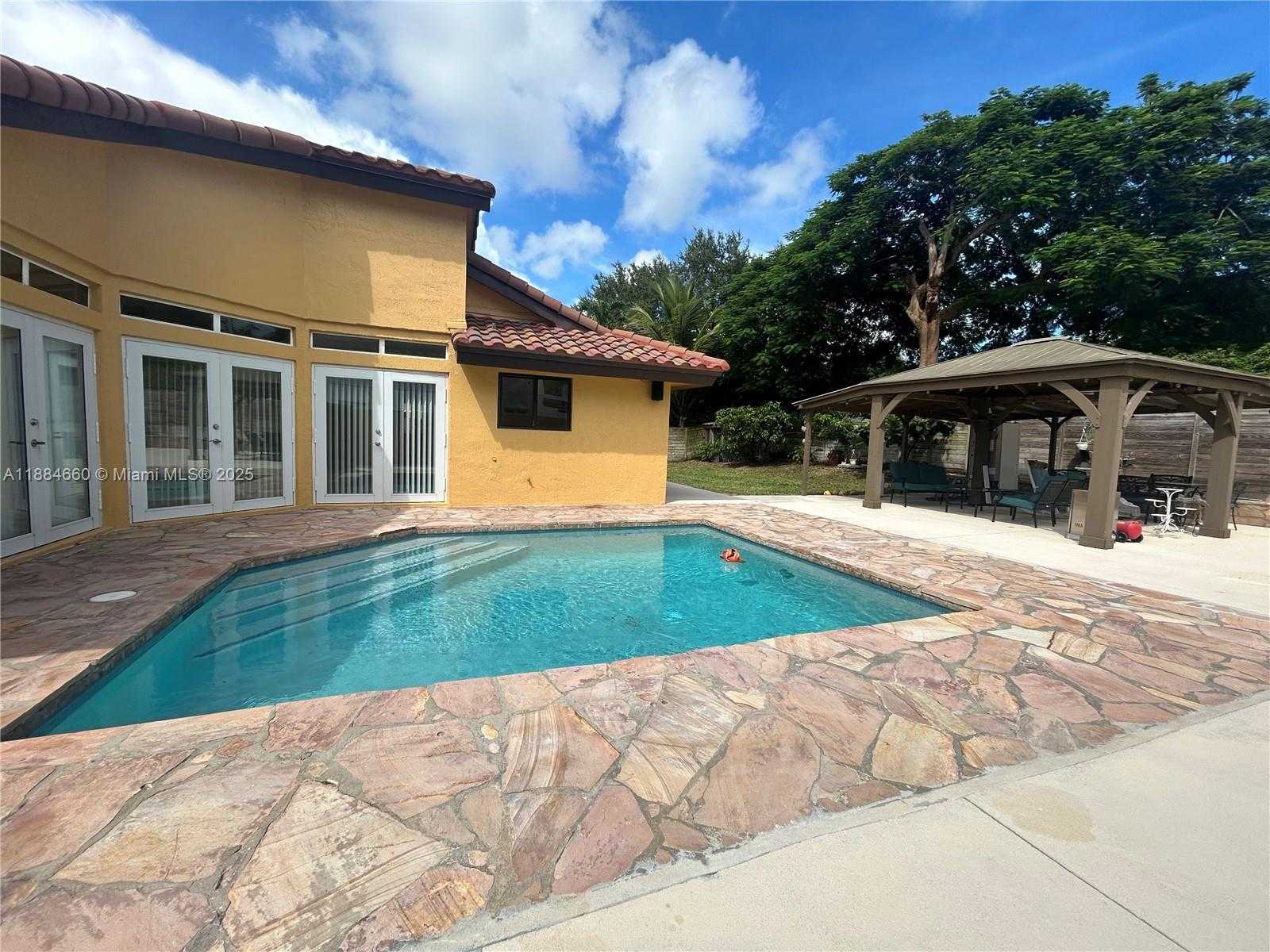 Small Image of 20627 NORTH EAST 9TH PL, Miami Number 20