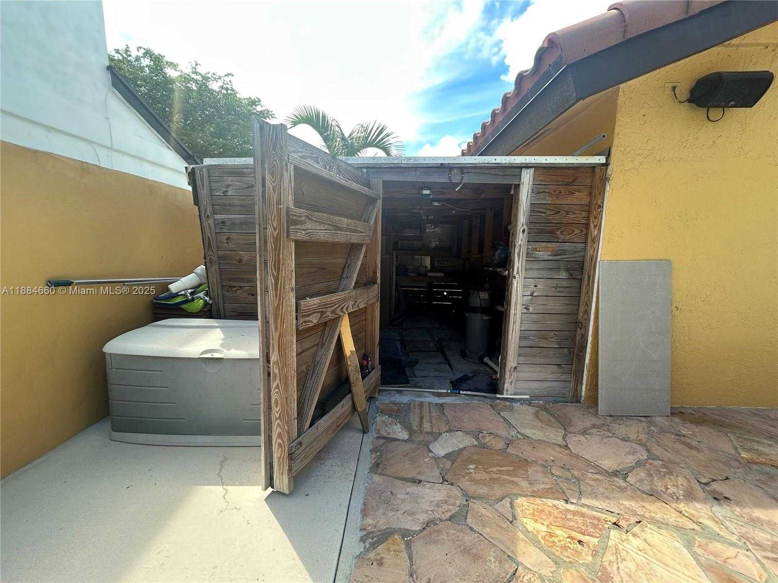 Small Image of 20627 NORTH EAST 9TH PL, Miami Number 22