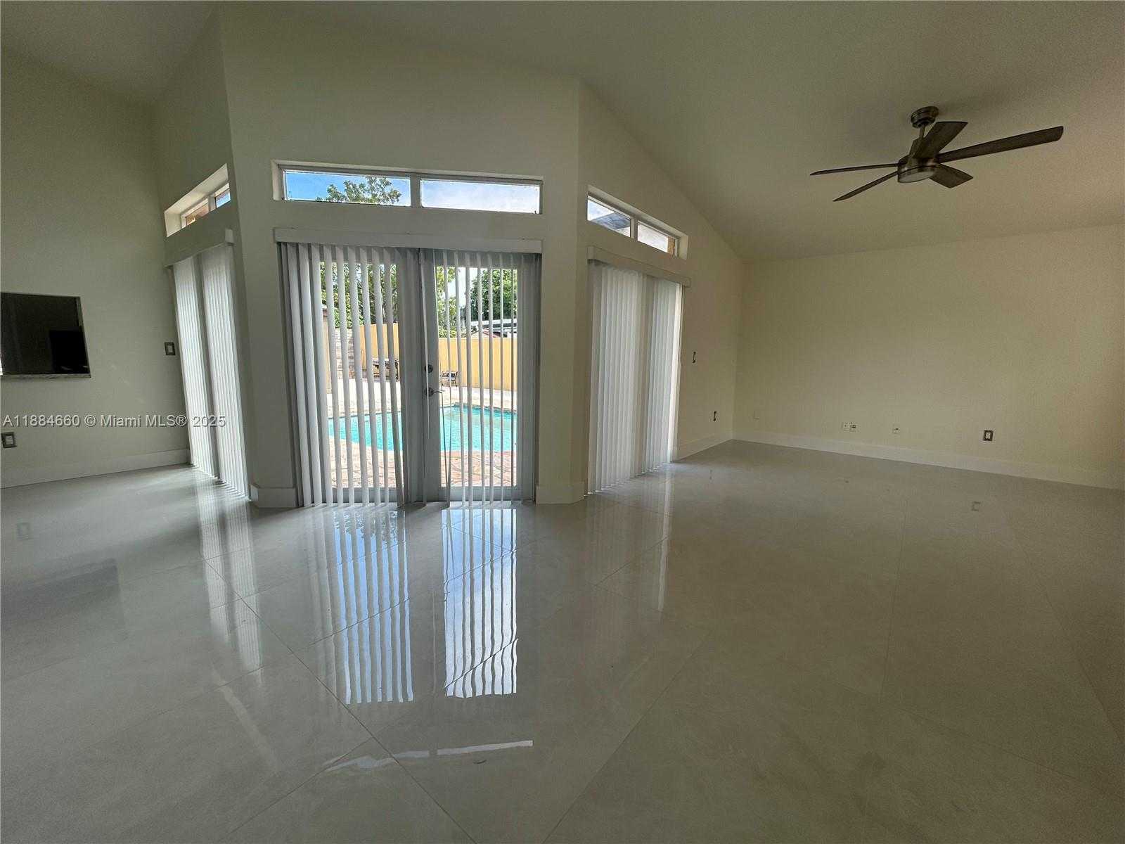 Small Image of 20627 NORTH EAST 9TH PL, Miami Number 3