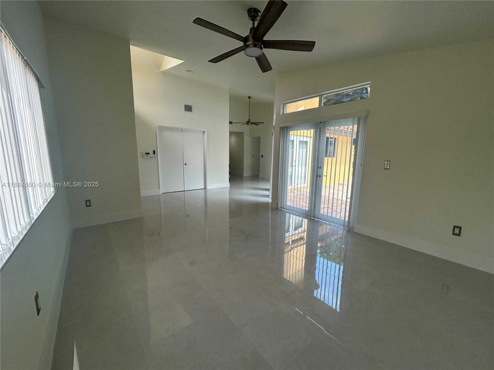 Small Image of 20627 NORTH EAST 9TH PL, Miami Number 4