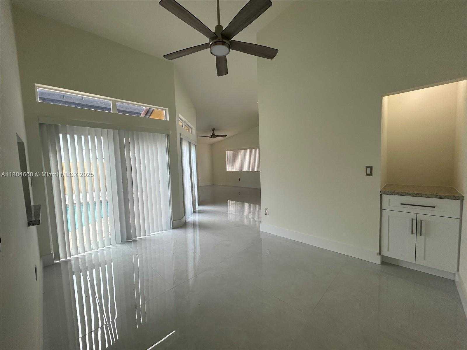 Small Image of 20627 NORTH EAST 9TH PL, Miami Number 5