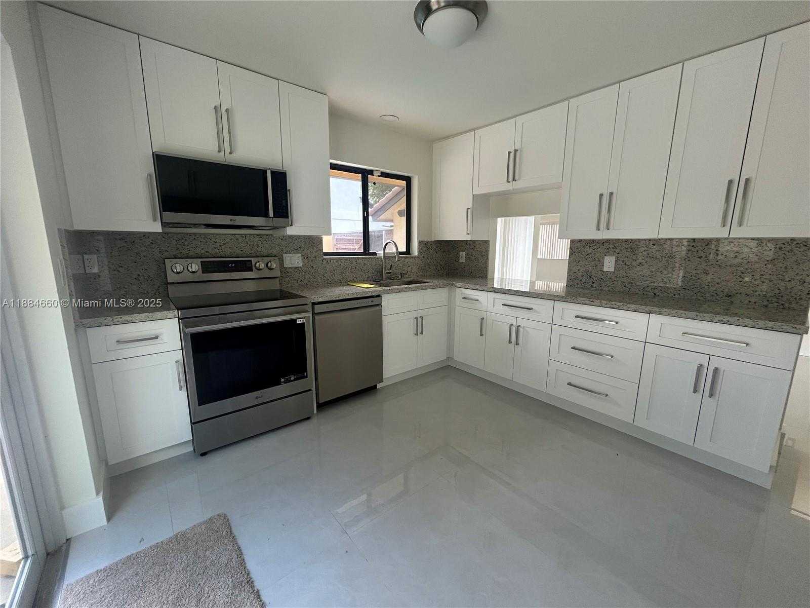 Small Image of 20627 NORTH EAST 9TH PL, Miami Number 7