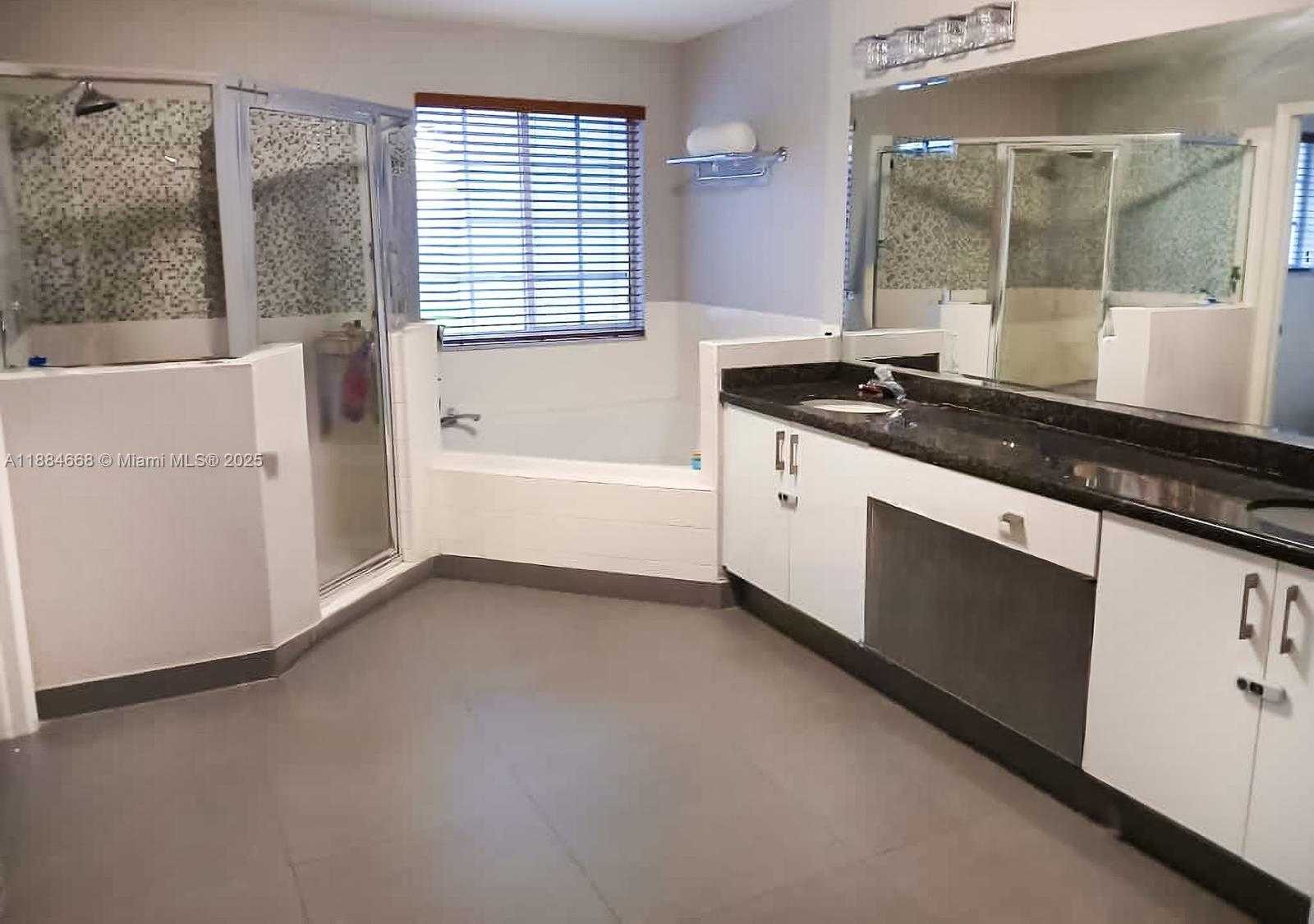 Small Image of 6814 NORTH WEST 107TH PL, Doral Number 17