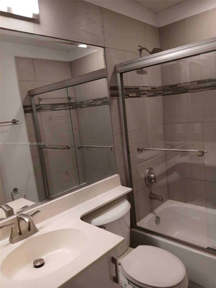 Small Image of 6814 NORTH WEST 107TH PL, Doral Number 20