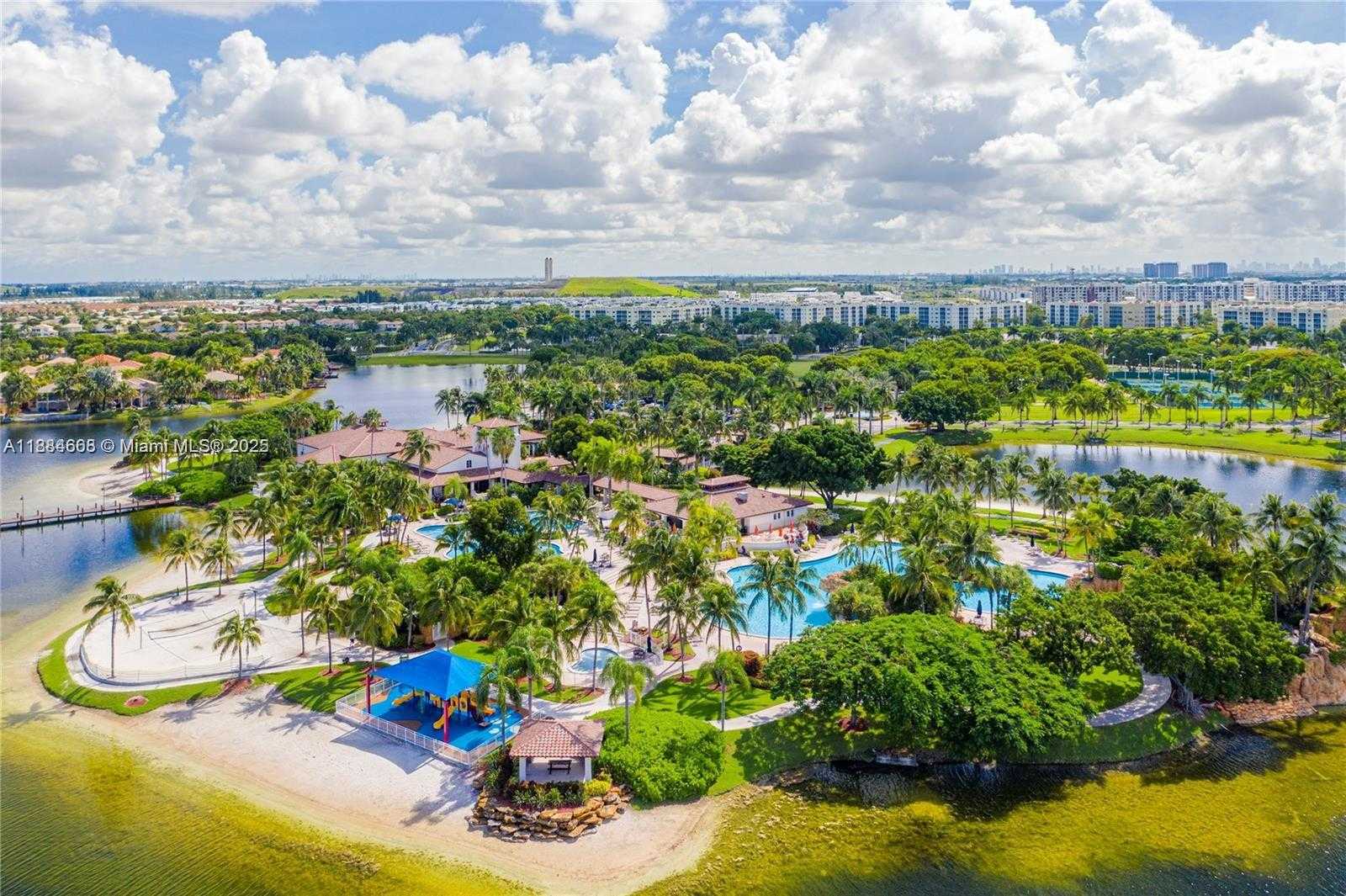Small Image of 6814 NORTH WEST 107TH PL, Doral Number 24