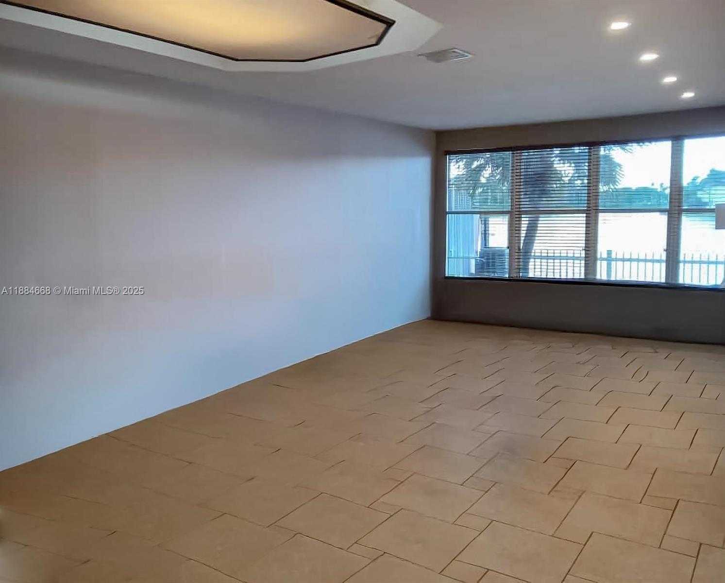 Small Image of 6814 NORTH WEST 107TH PL, Doral Number 4