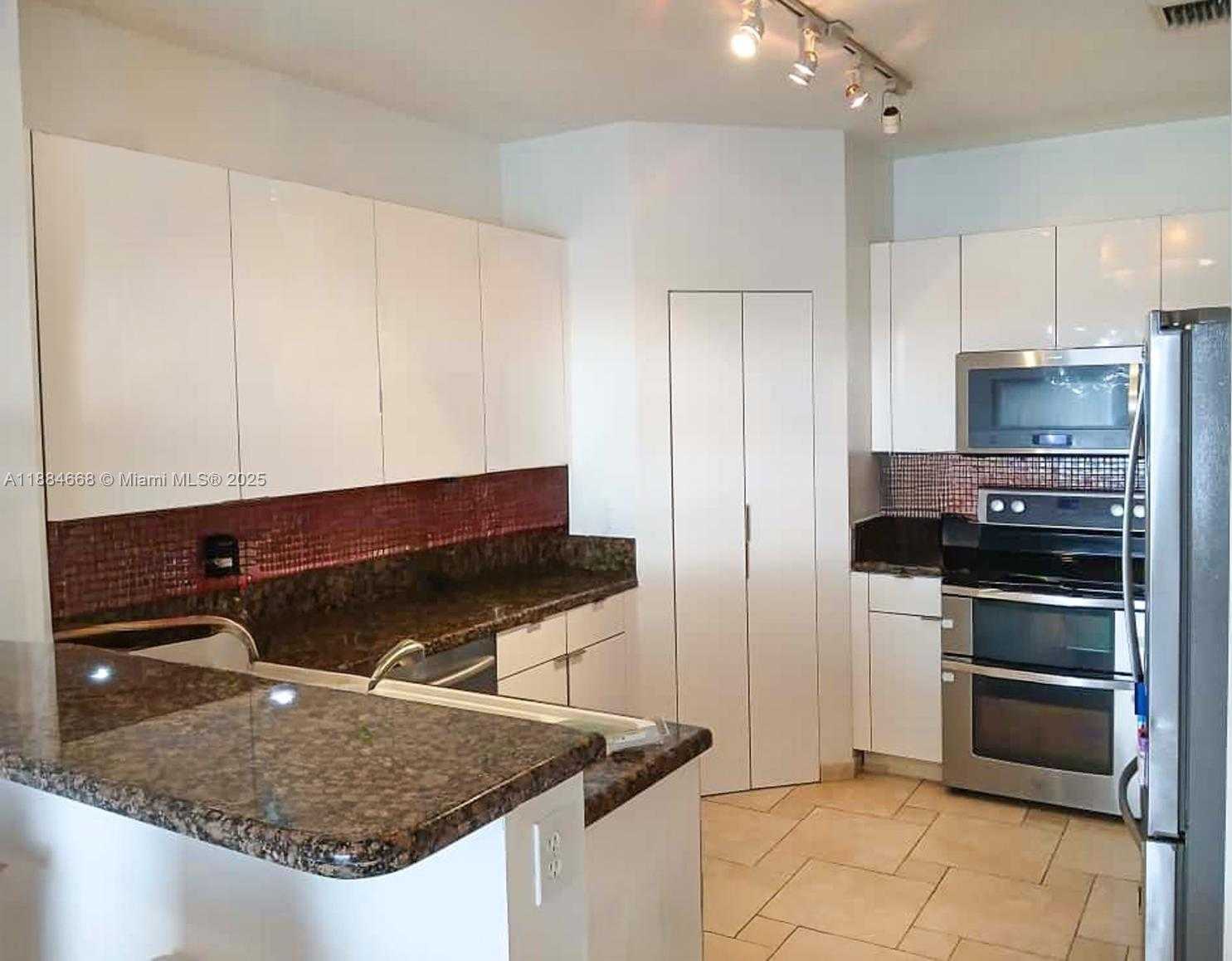 Small Image of 6814 NORTH WEST 107TH PL, Doral Number 5