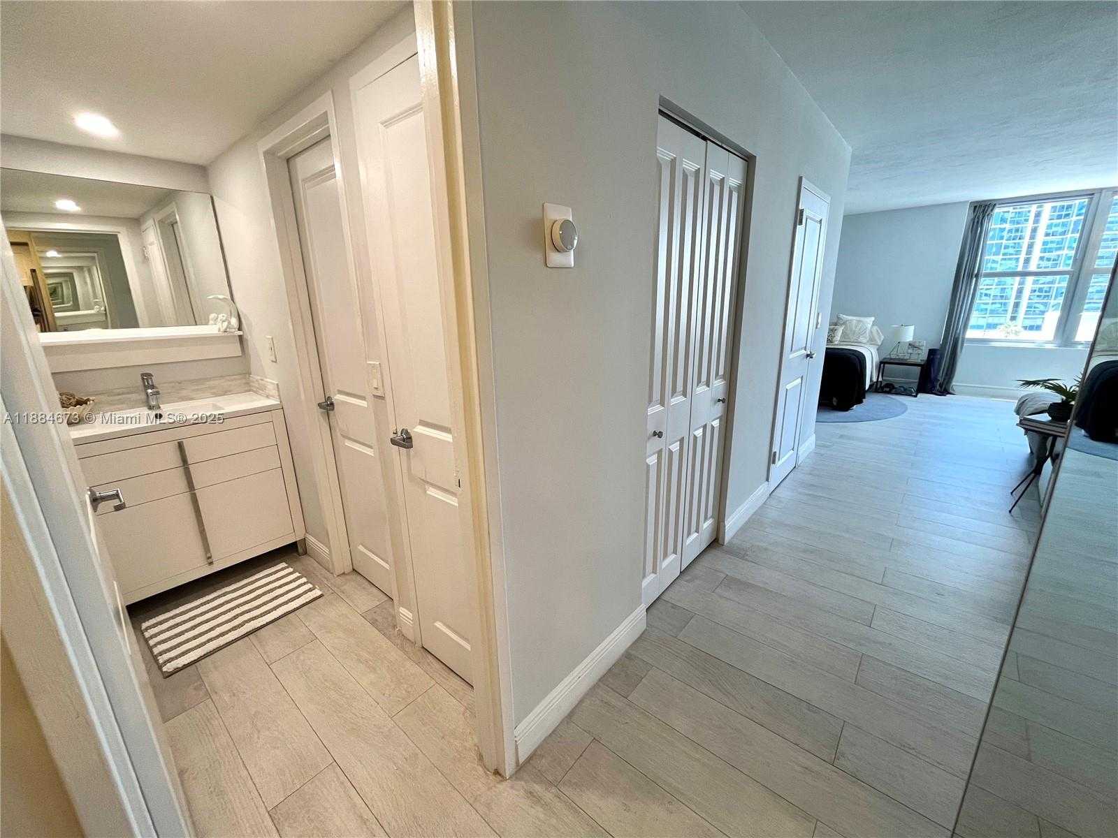 Small Image of 2899 COLLINS AVE #622, Miami Beach Number 10