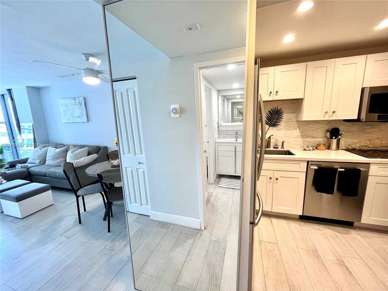 Small Image of 2899 COLLINS AVE #622, Miami Beach Number 11