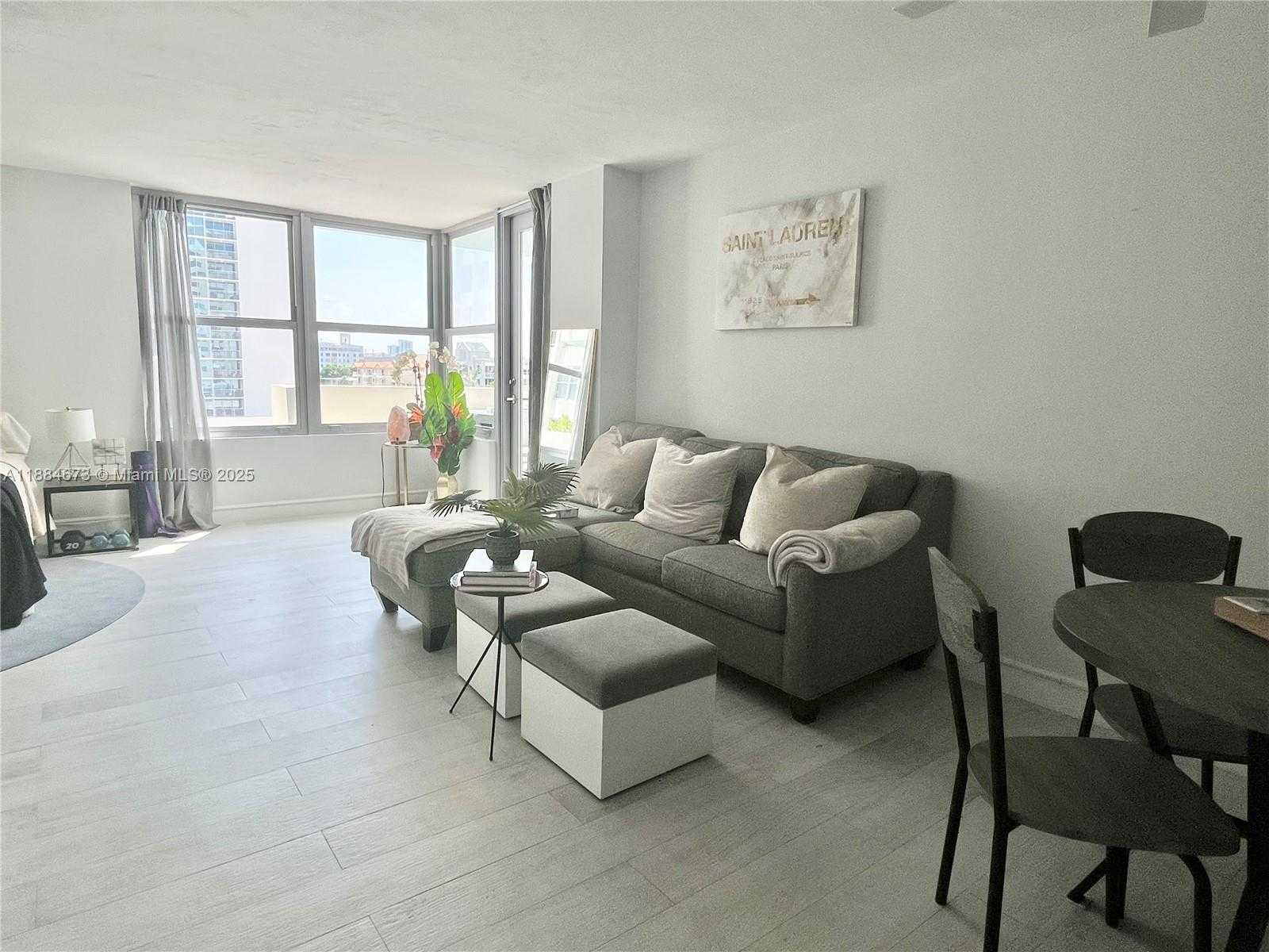 Small Image of 2899 COLLINS AVE #622, Miami Beach Number 12