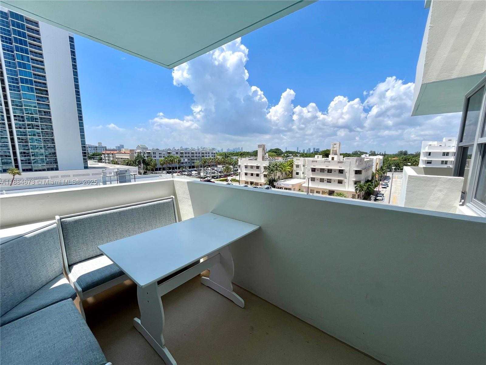 Small Image of 2899 COLLINS AVE #622, Miami Beach Number 13