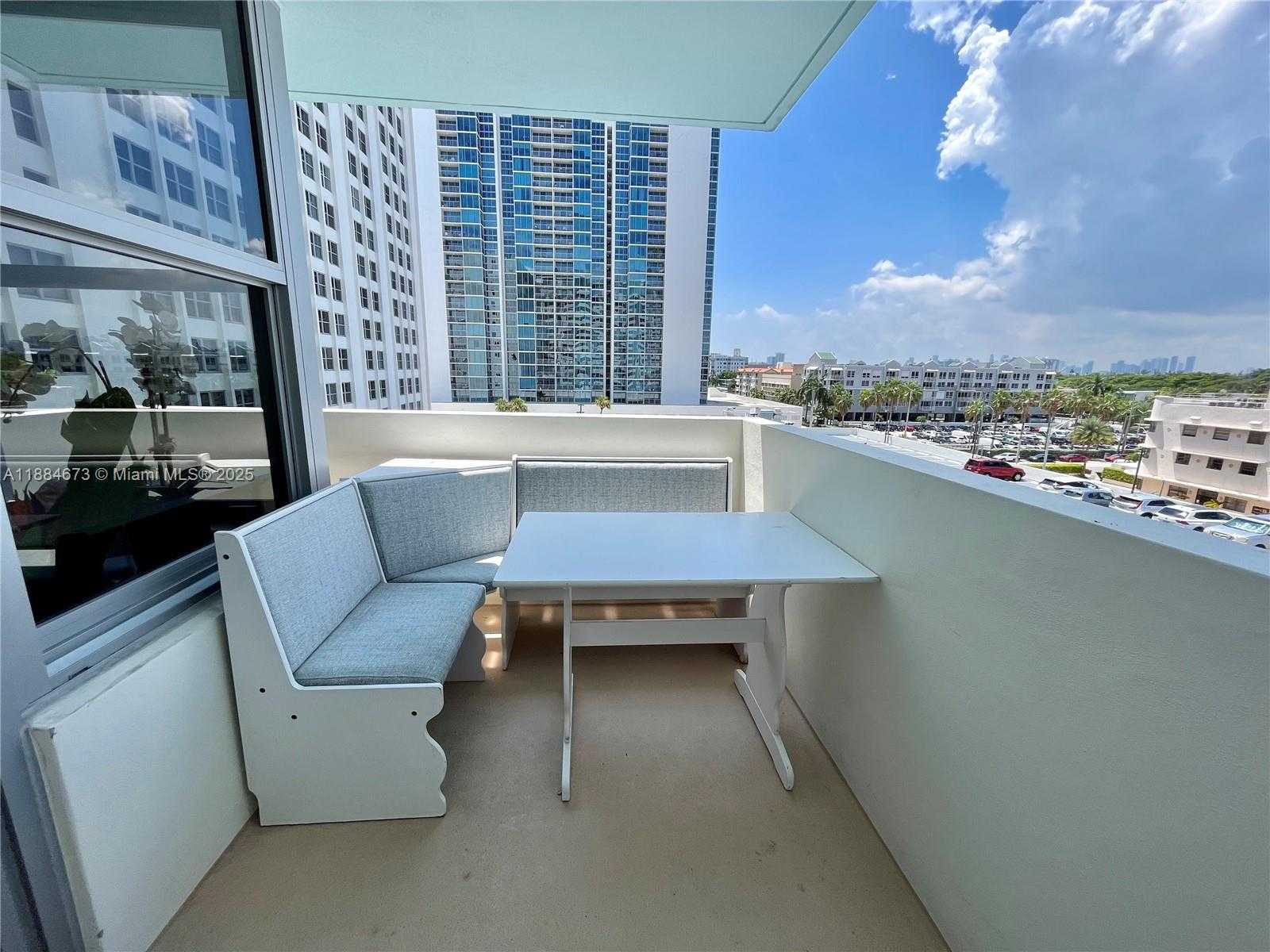 Small Image of 2899 COLLINS AVE #622, Miami Beach Number 14