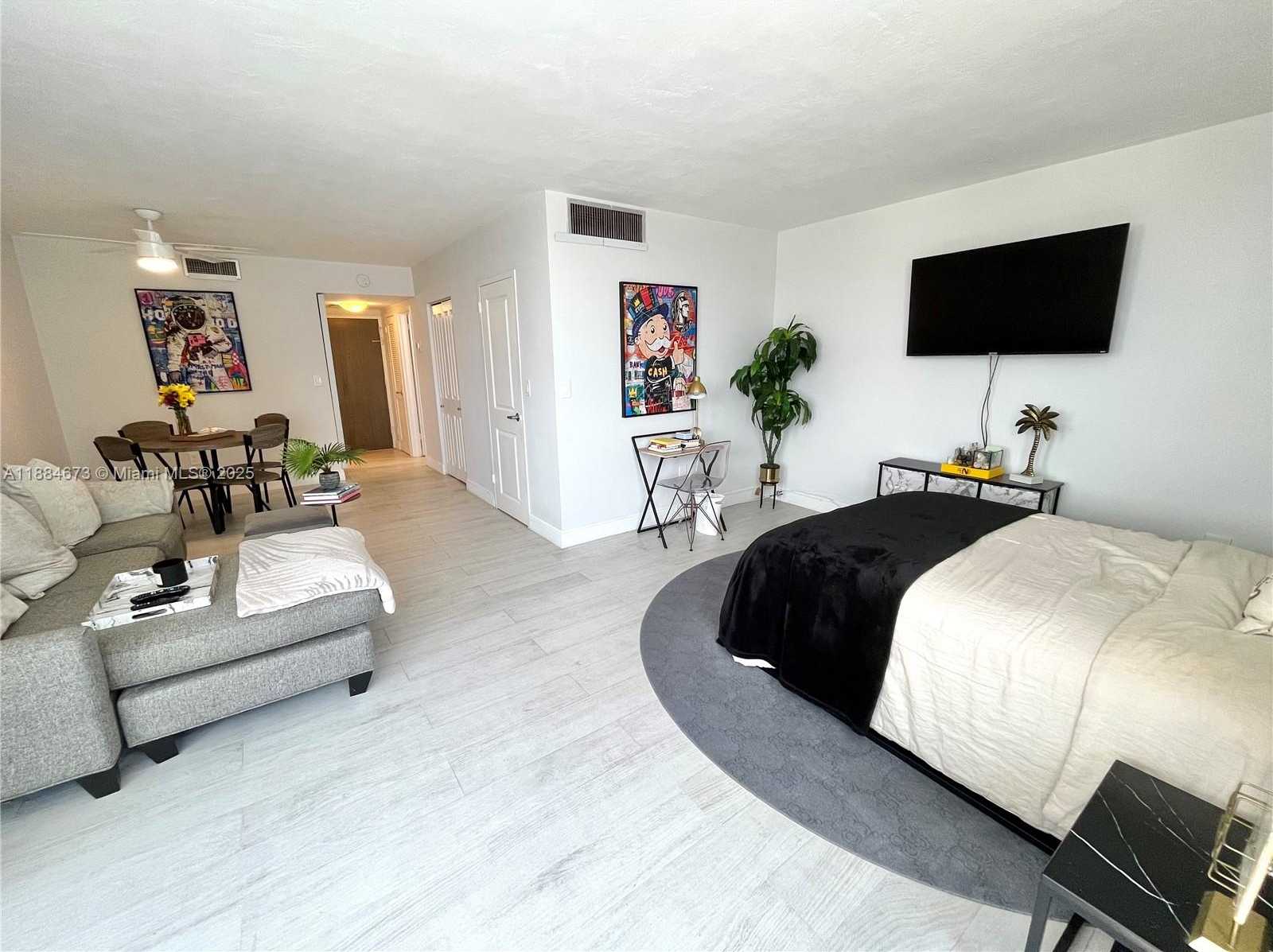 Small Image of 2899 COLLINS AVE #622, Miami Beach Number 2