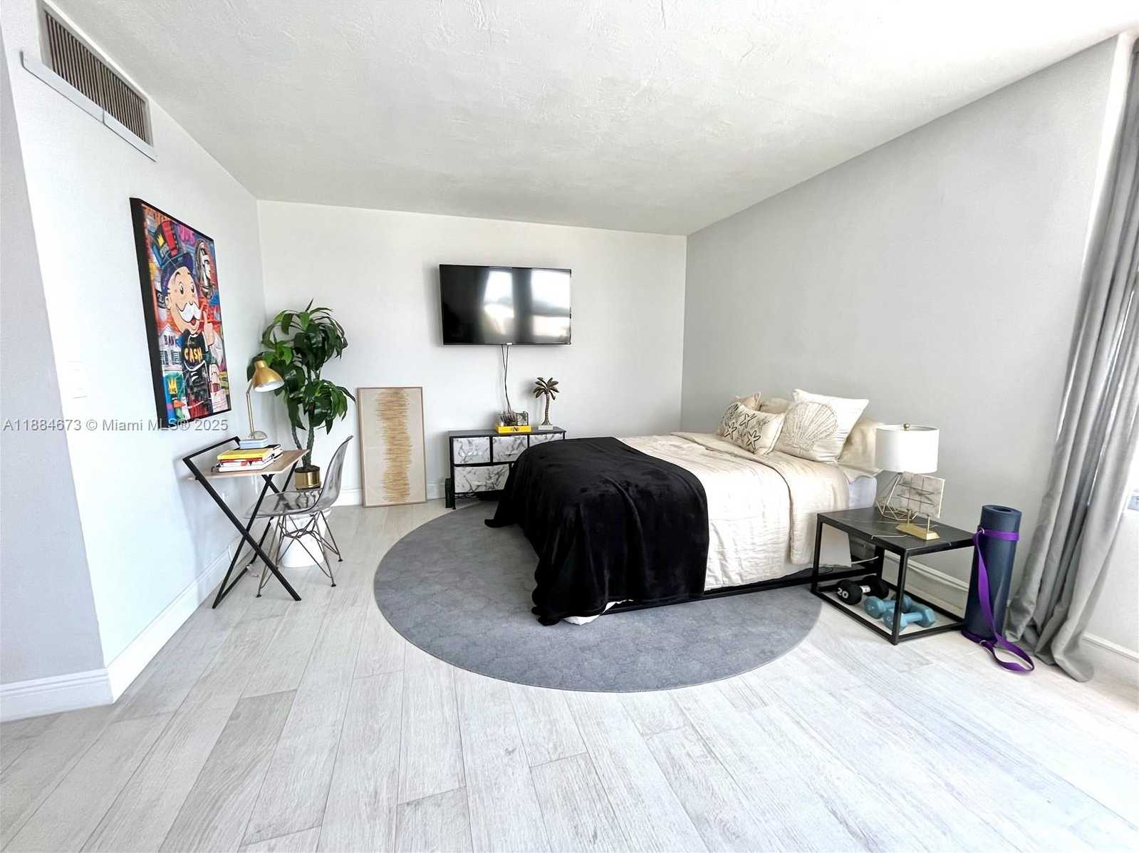 Small Image of 2899 COLLINS AVE #622, Miami Beach Number 5