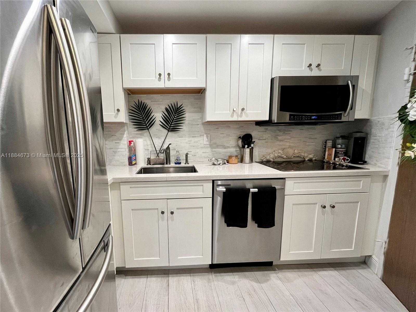 Small Image of 2899 COLLINS AVE #622, Miami Beach Number 7
