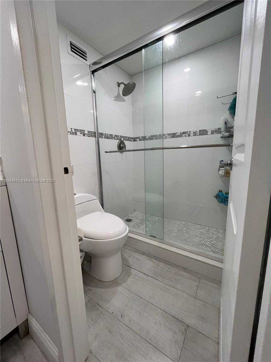 Small Image of 2899 COLLINS AVE #622, Miami Beach Number 9