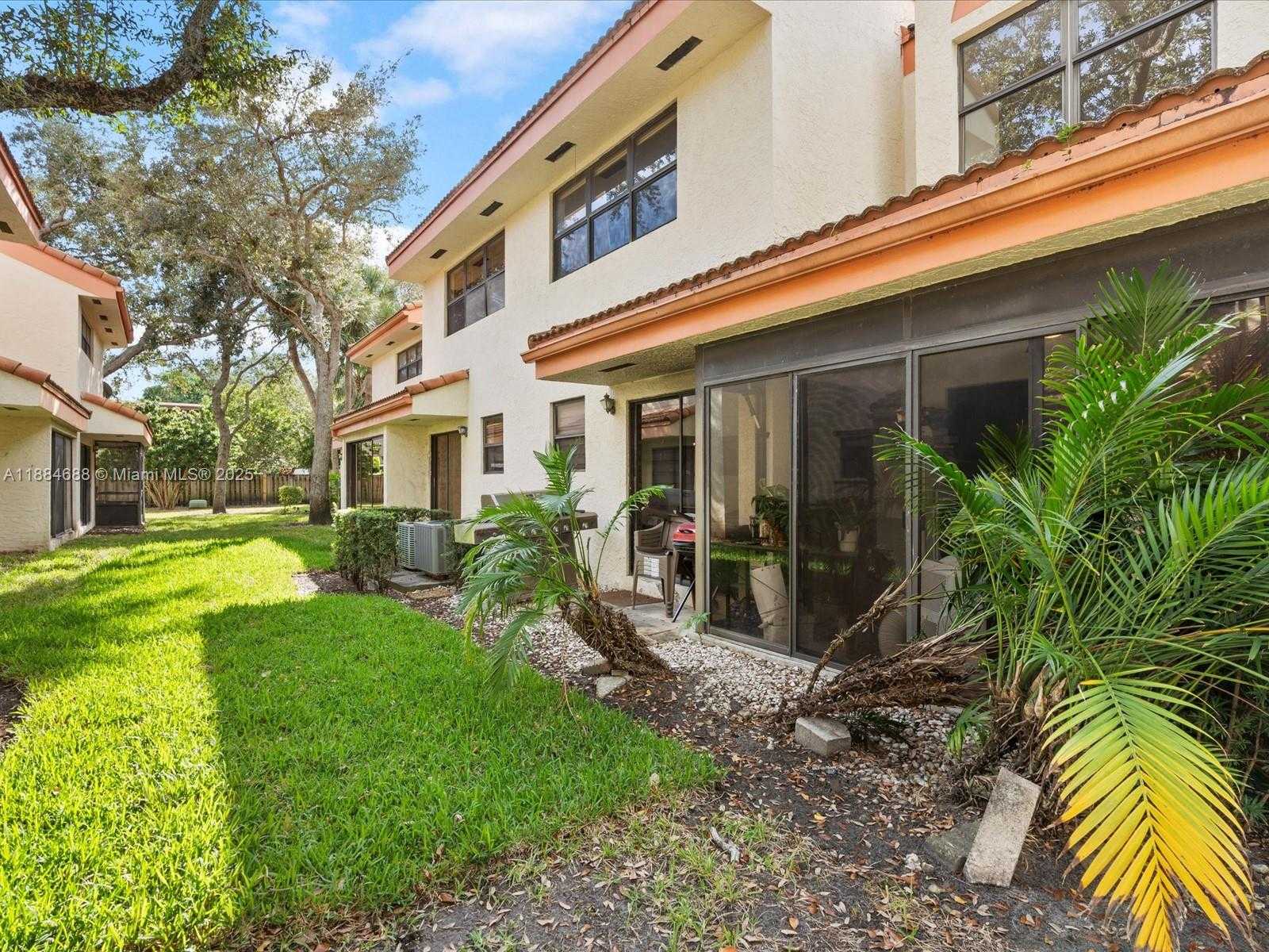 Small Image of 3400 EMERALD OAKS DR #801, Hollywood Number 10