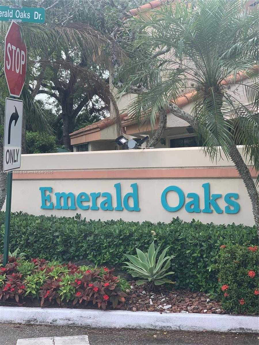 Small Image of 3400 EMERALD OAKS DR #801, Hollywood Number 2