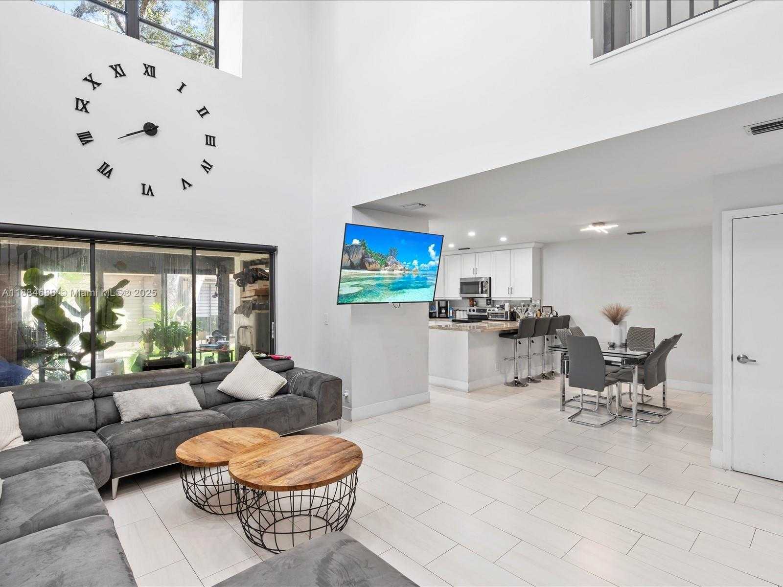 Small Image of 3400 EMERALD OAKS DR #801, Hollywood Number 22