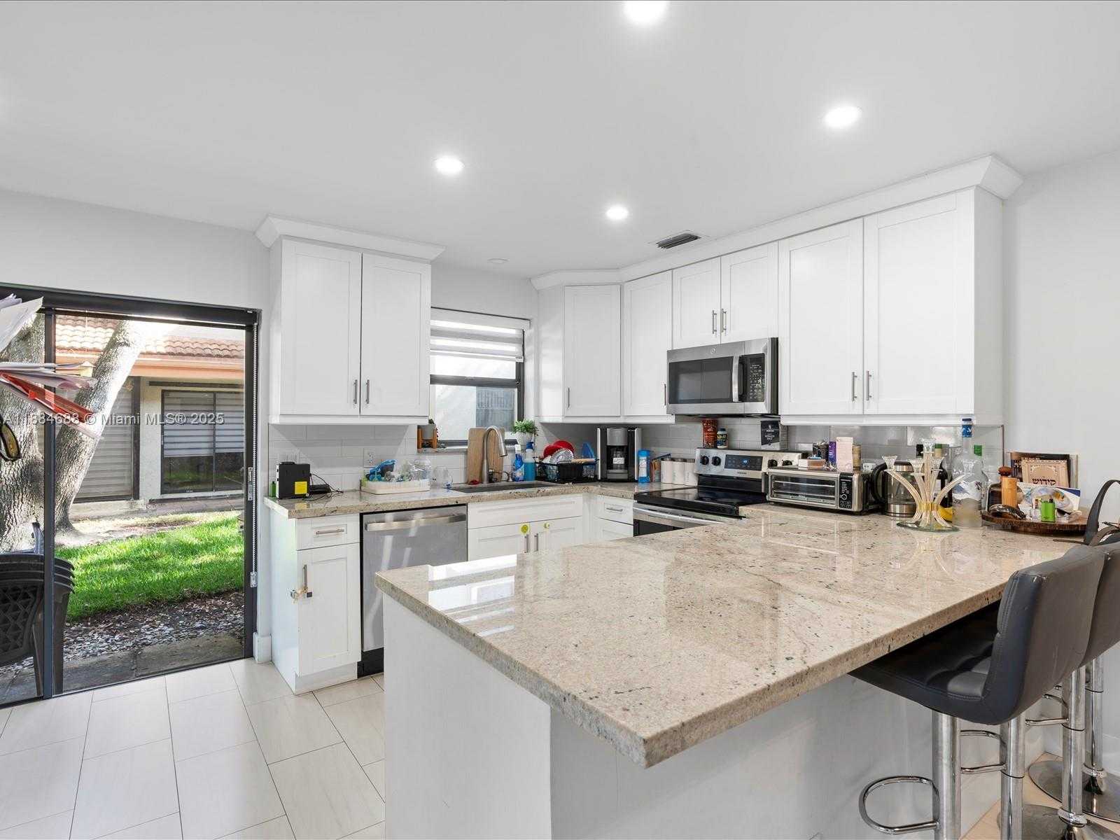 Small Image of 3400 EMERALD OAKS DR #801, Hollywood Number 23