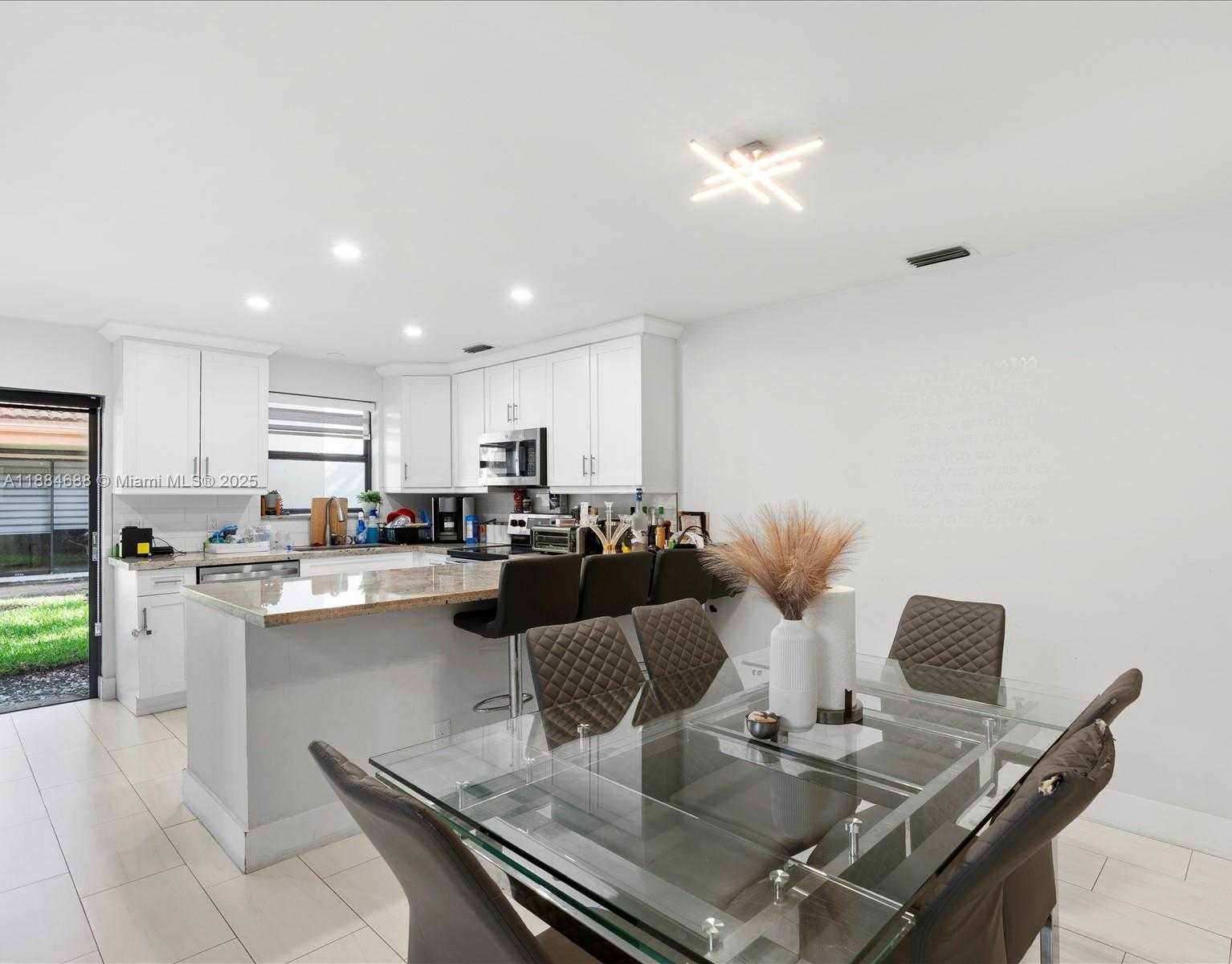 Small Image of 3400 EMERALD OAKS DR #801, Hollywood Number 28