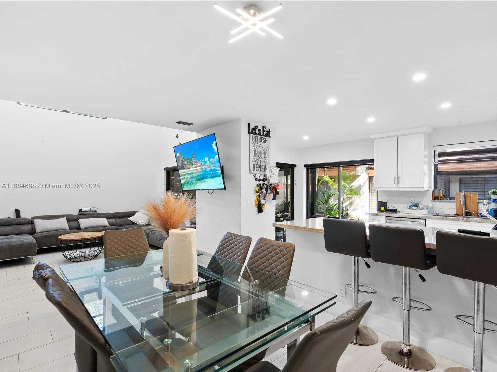 Small Image of 3400 EMERALD OAKS DR #801, Hollywood Number 29