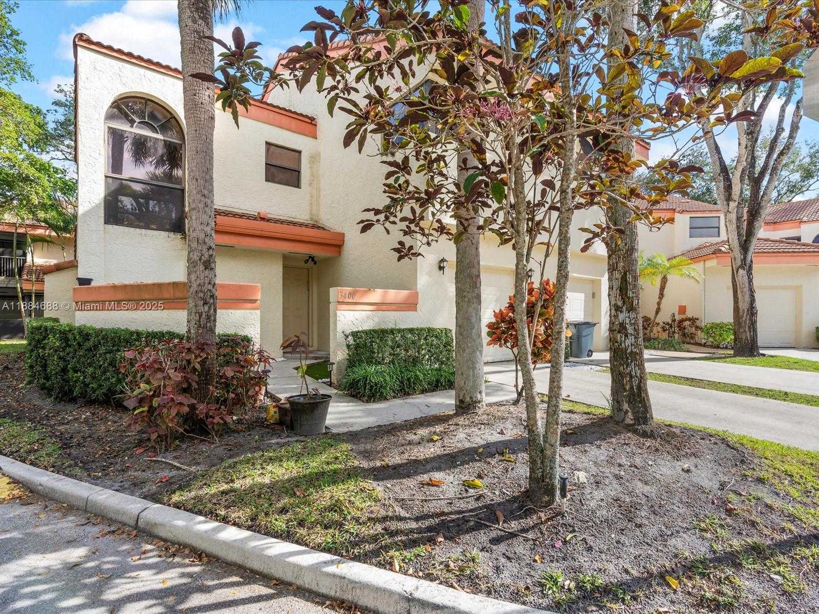 Small Image of 3400 EMERALD OAKS DR #801, Hollywood Number 4