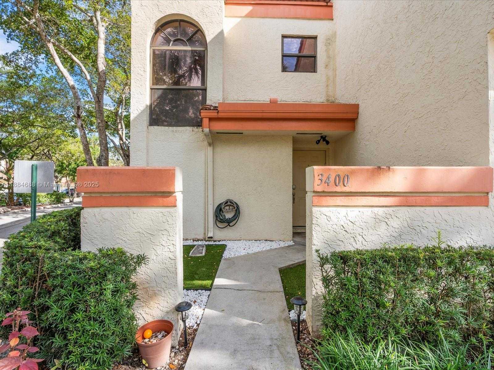 Small Image of 3400 EMERALD OAKS DR #801, Hollywood Number 6