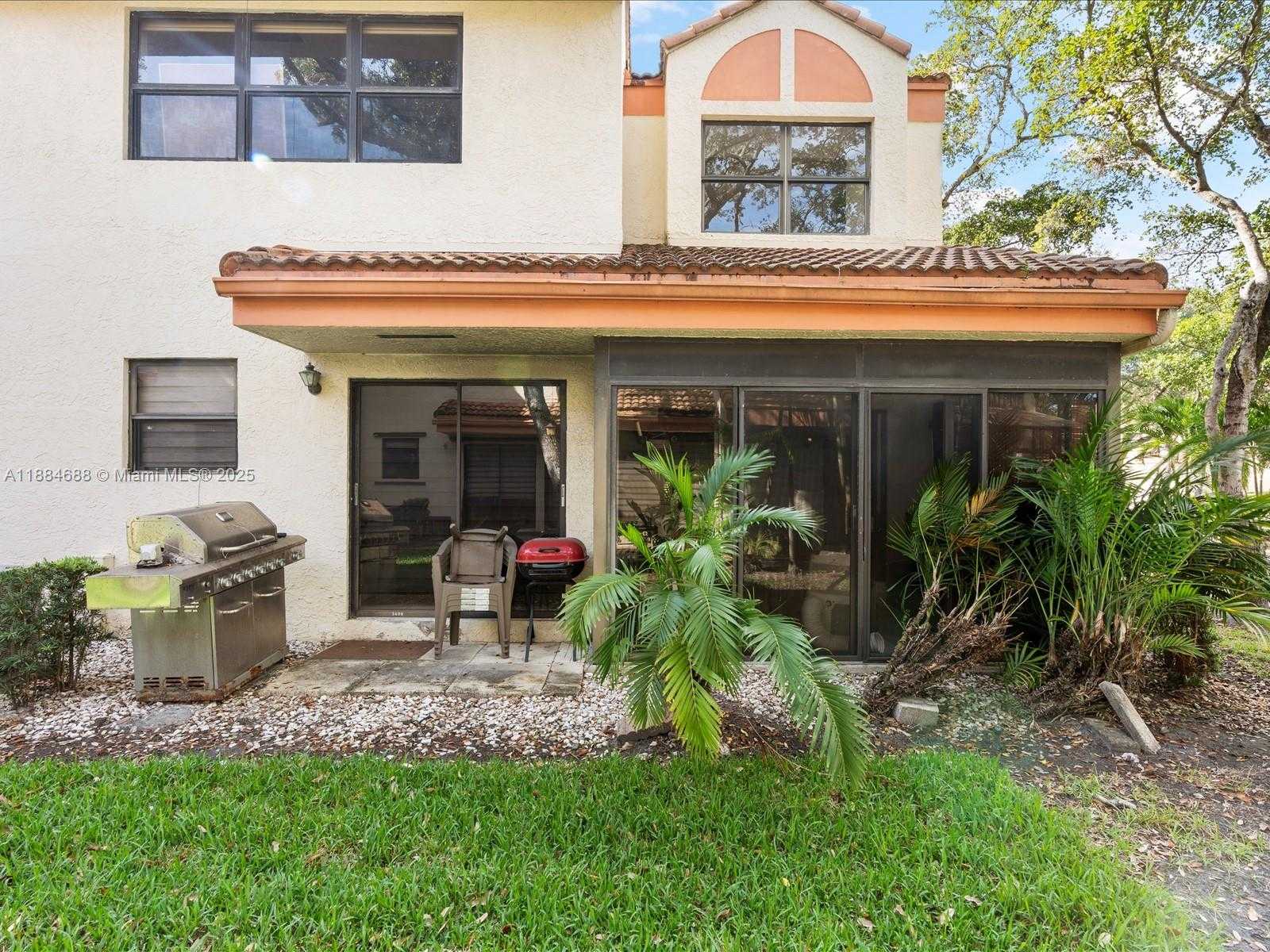 Small Image of 3400 EMERALD OAKS DR #801, Hollywood Number 8