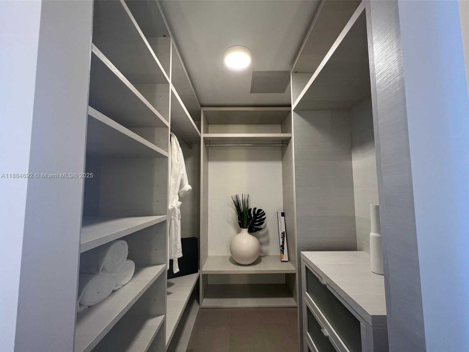 Small Image of 88 SOUTH WEST 7 #3506, Miami Number 7