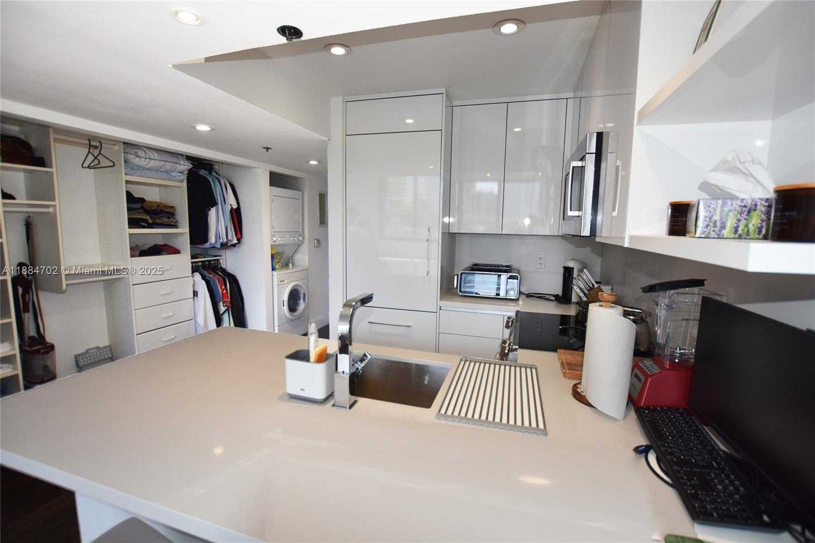Small Image of 540 BRICKELL KEY DR #507, Miami Number 28