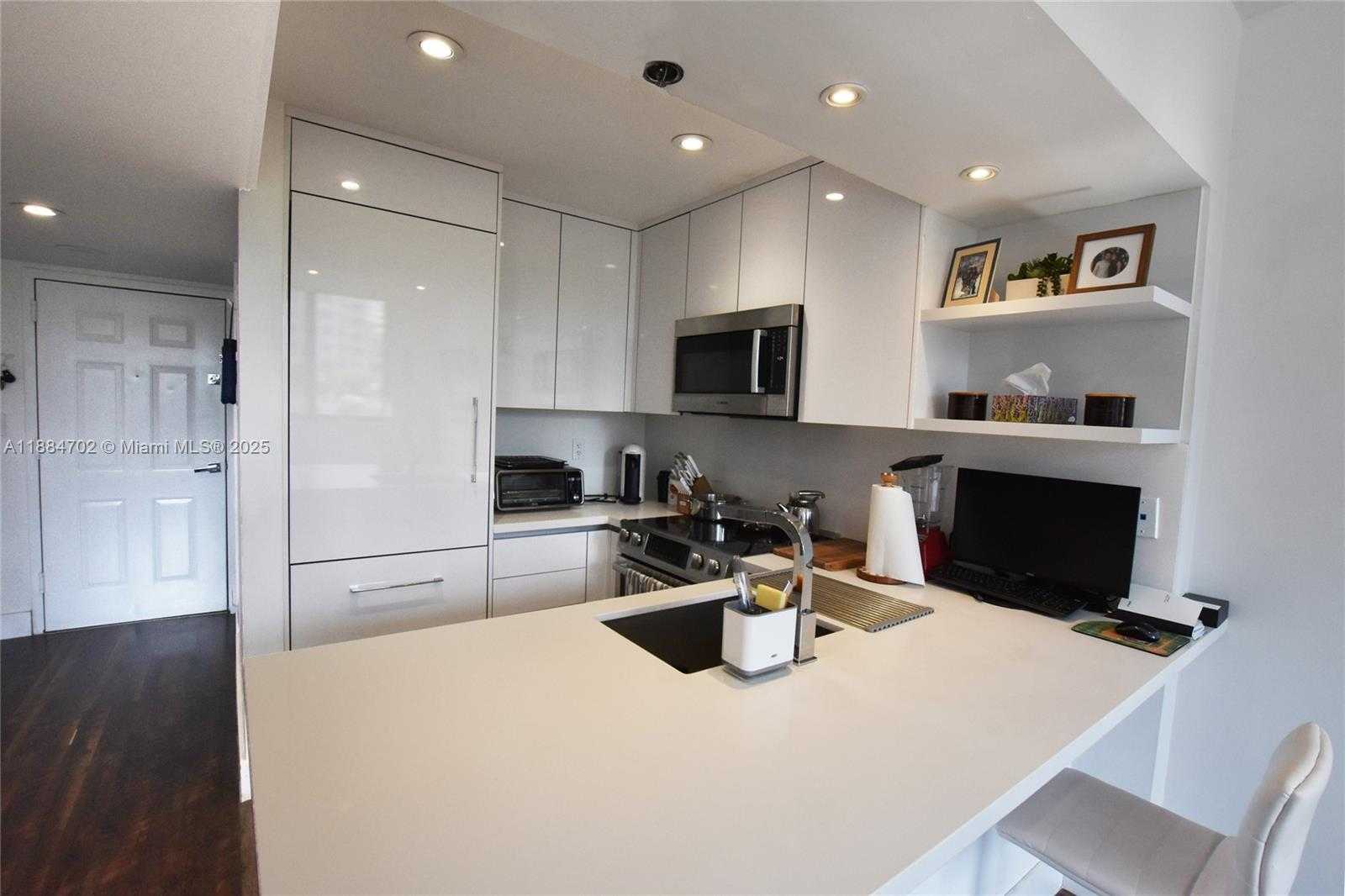 Small Image of 540 BRICKELL KEY DR #507, Miami Number 29