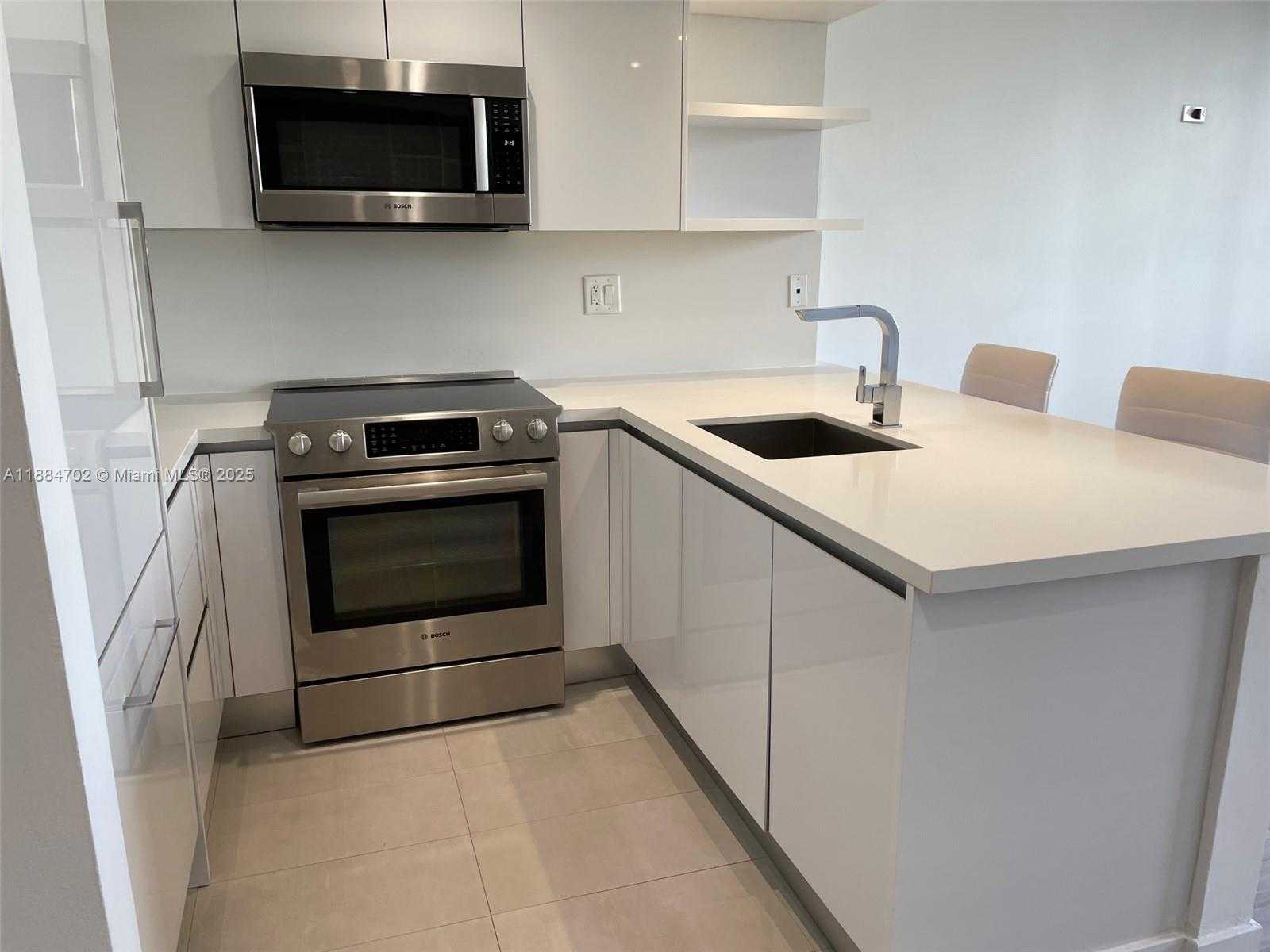 Small Image of 540 BRICKELL KEY DR #507, Miami Number 3
