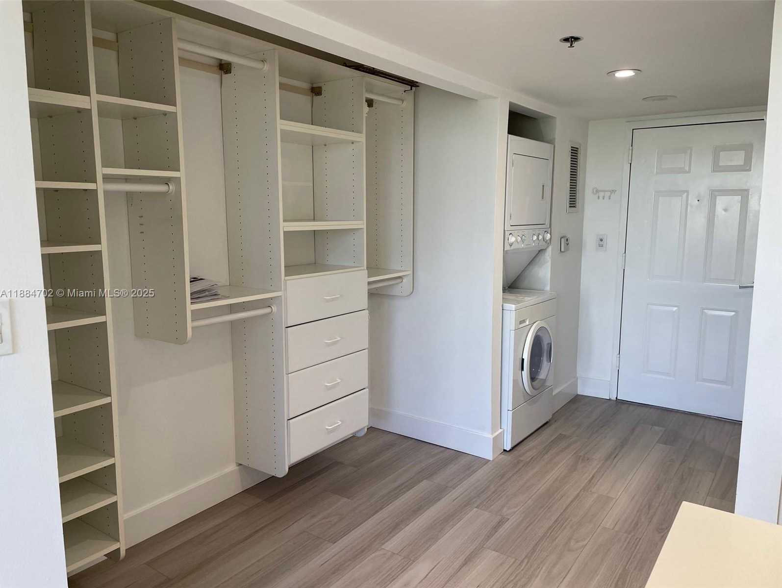 Small Image of 540 BRICKELL KEY DR #507, Miami Number 4