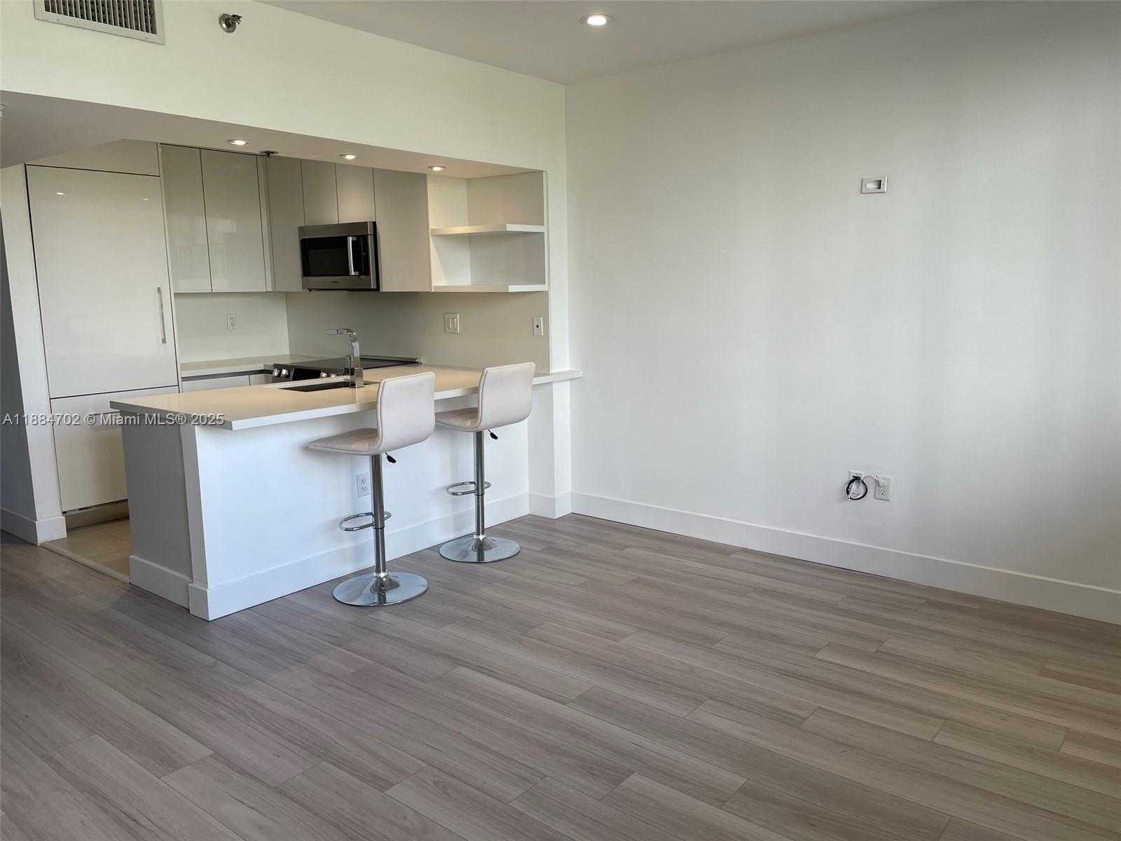 Small Image of 540 BRICKELL KEY DR #507, Miami Number 6