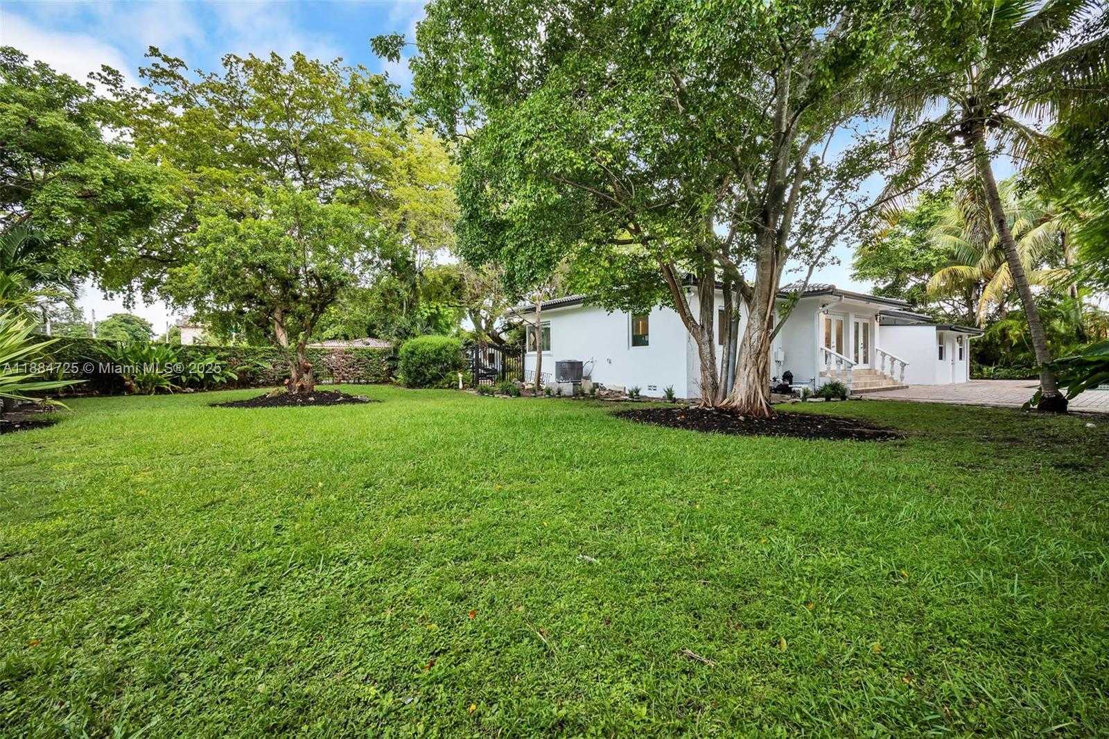 Small Image of 5701 SOUTH WEST 33RD ST, Miami Number 31