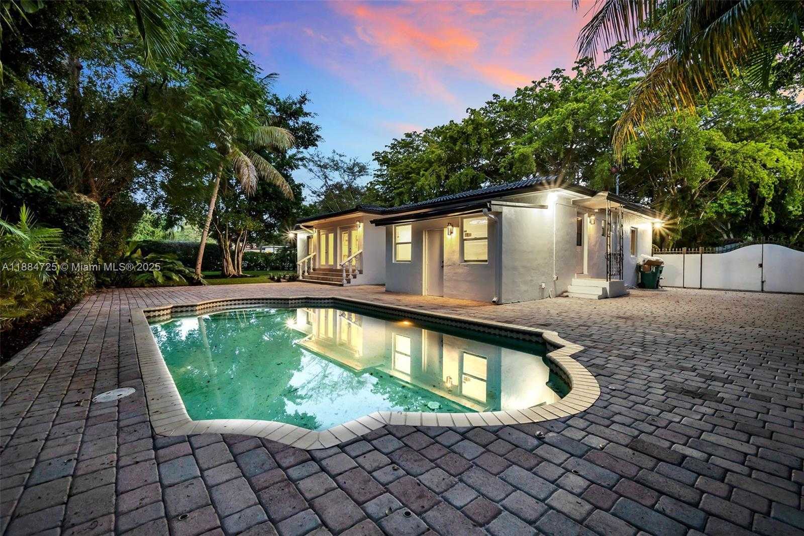Small Image of 5701 SOUTH WEST 33RD ST, Miami Number 35
