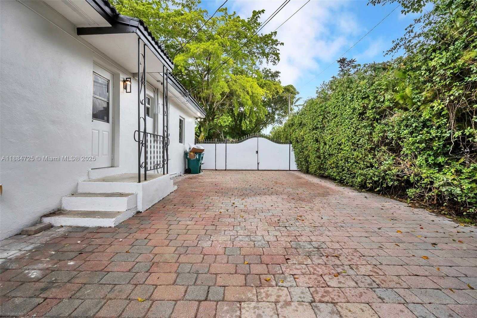 Small Image of 5701 SOUTH WEST 33RD ST, Miami Number 49