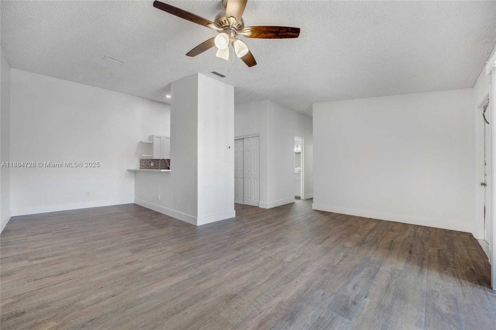 Small Image of 18220 MEDITERRANEAN BLVD #6-18, Hialeah Number 4