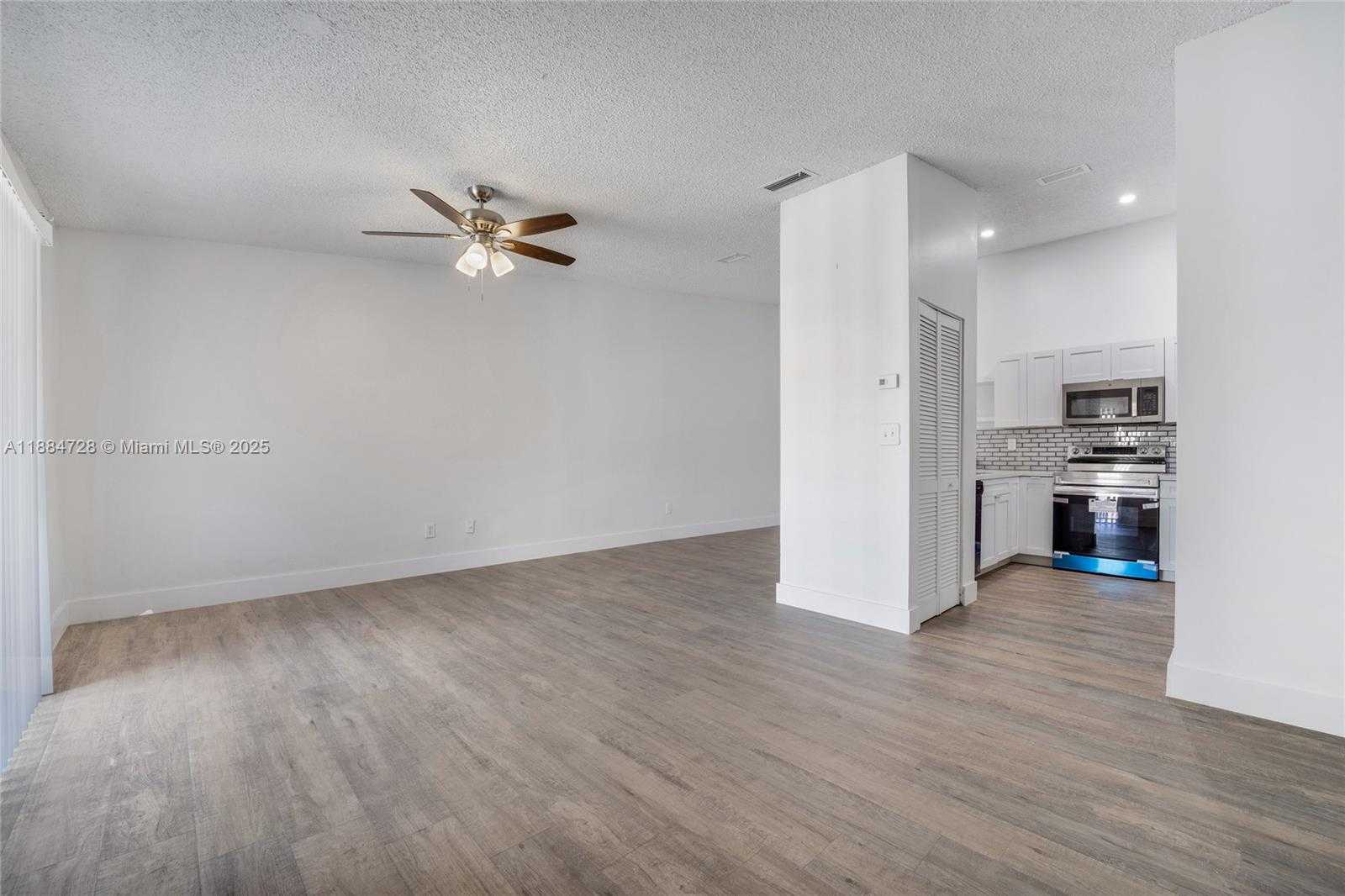 Small Image of 18220 MEDITERRANEAN BLVD #6-18, Hialeah Number 5