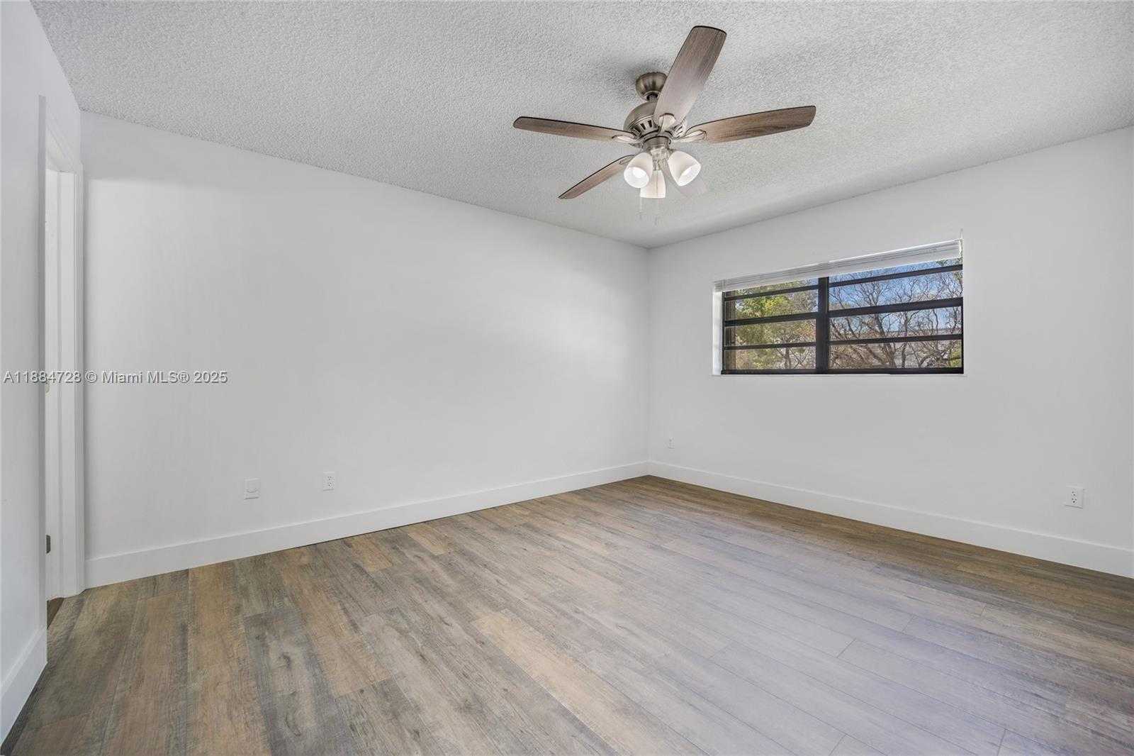 Small Image of 18220 MEDITERRANEAN BLVD #6-18, Hialeah Number 7
